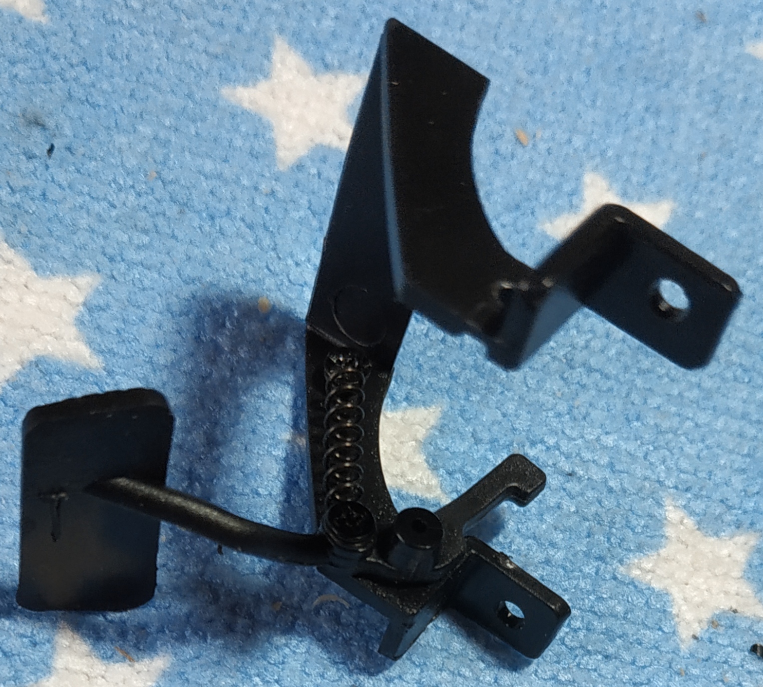étapes 1 et 2, assemblage de la pédale de frein