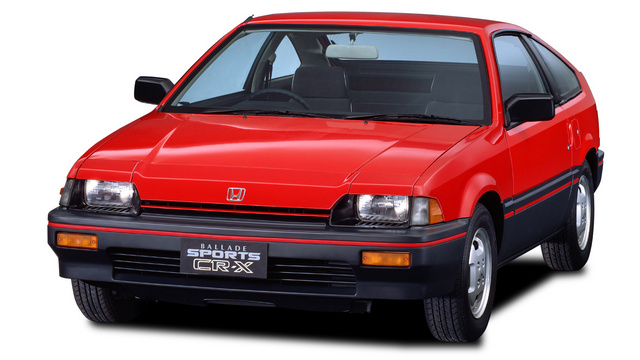 une Honda Ballade Sports CR-X 1.3 Japan 1983–1985 rouge et noire vue de 3/4 avant gauche