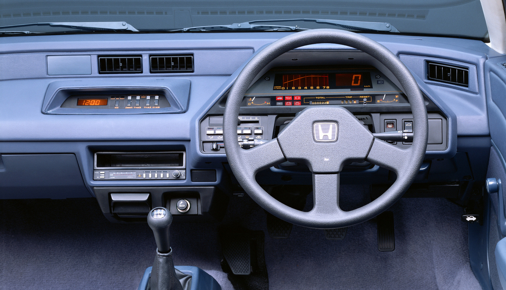 le tableau de bord d'une Honda Ballade Sports CR-X 1.5i Japan 1983–1985