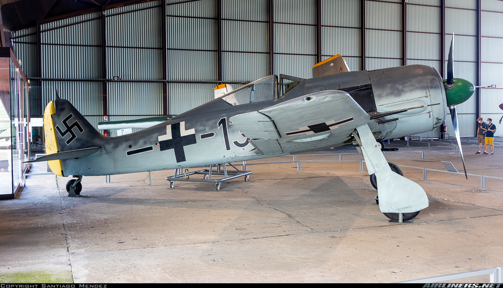 un Focke-Wulf Fw-190A-8, vu de profil droit, au Musée de l'Air et de l'Espace à Paris
