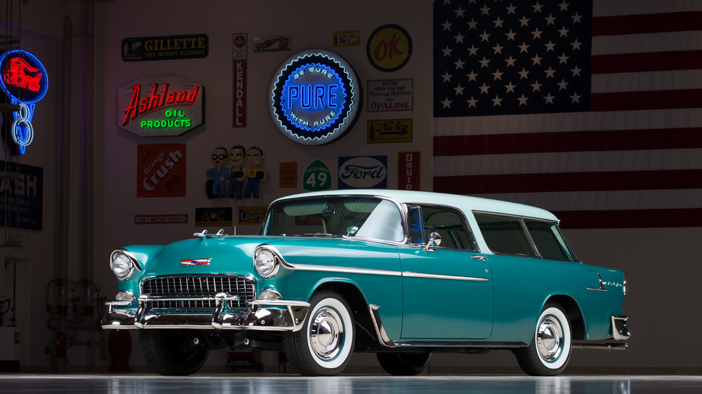 un Chevrolet Bel Air Nomad (2429-1064DF) 1955 bleu/vert vu de 3/4 avant gauche