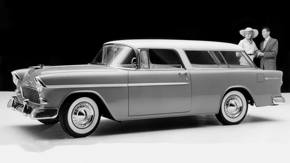 un Chevrolet Bel Air Nomad (2429-1064DF) 1955 (photo en noir-et-blanc) vu de 3/4 avant gauche