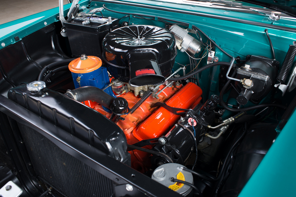 le moteur d'un Chevrolet Bel Air Nomad (2429-1064DF) 1955