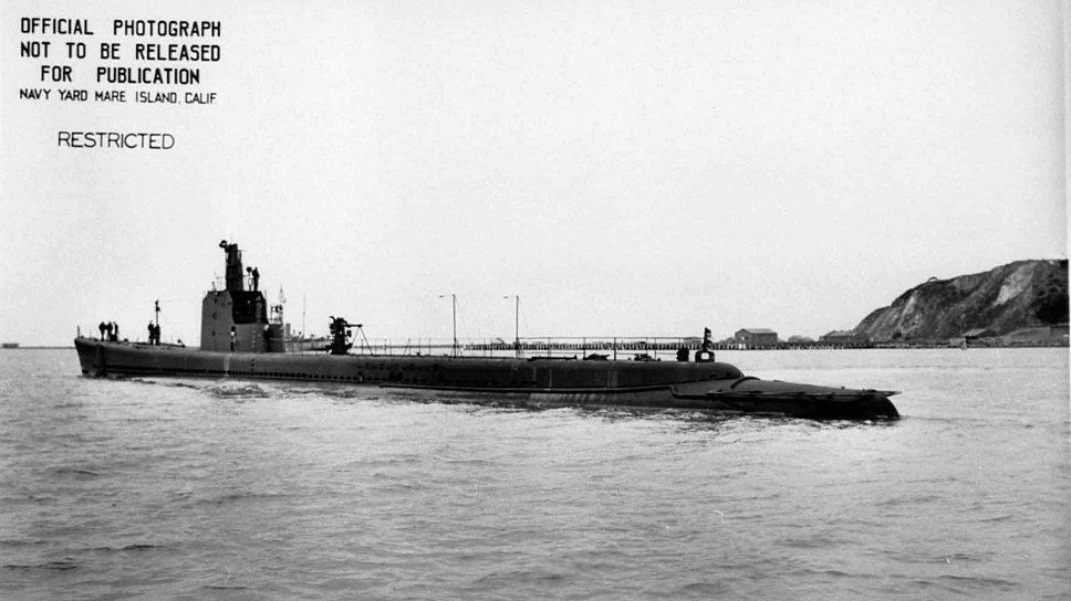 l'USS Tunny (SS-282) au large du chantier naval de Mare Island, Californie (États-Unis), fin 1942