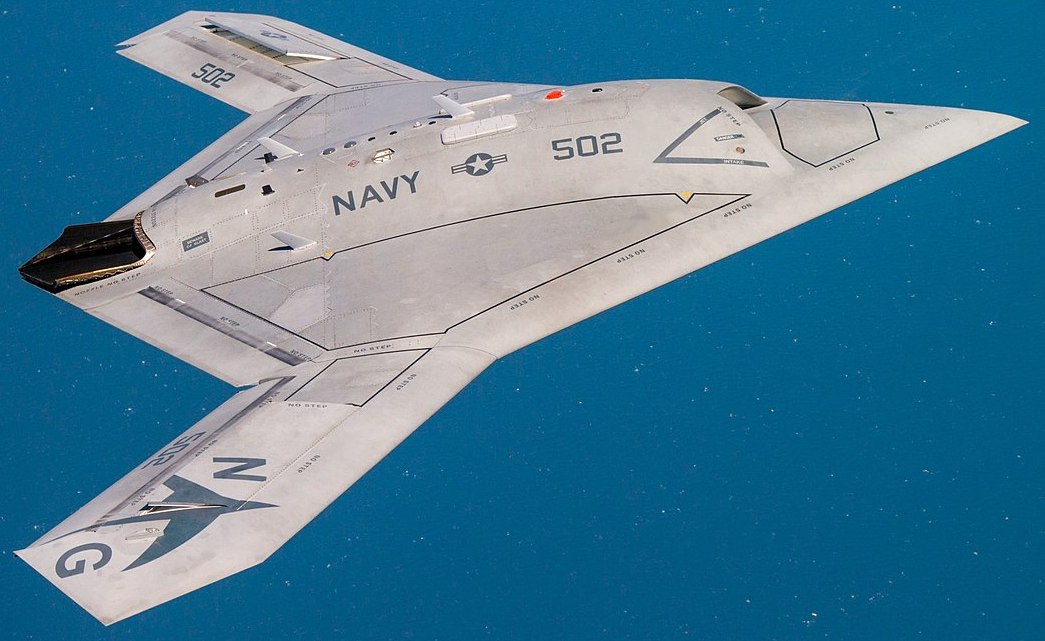 un démonstrateur X-47B au-dessus du champ de tir de l’Atlantique de l’US Navy