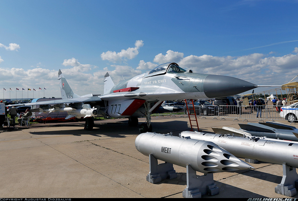 un MiG-29 9.12 vu de 3/4 avant droit