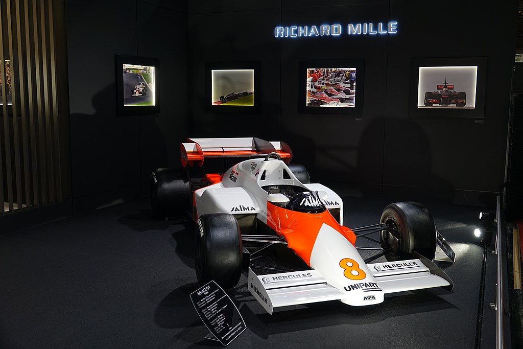 une McLaren MP4/2, vue de 3/4 avant droit, à l'exposition Richard Mille McLaren à Rétromobile 2019