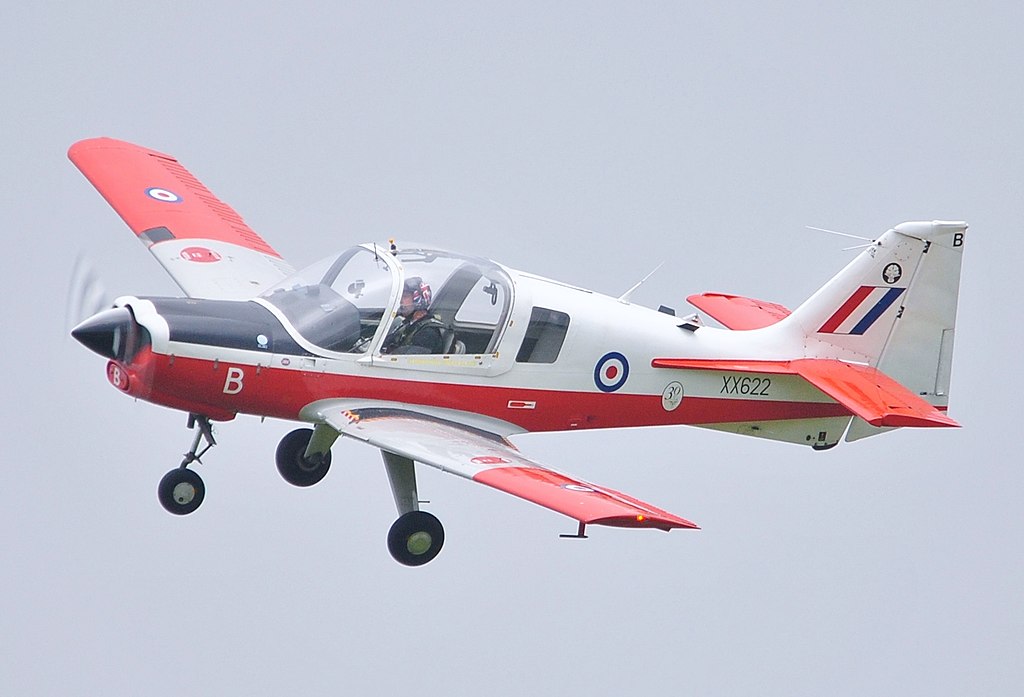un Scottish Aviation Bulldog en vol, vue sur le côté gauche