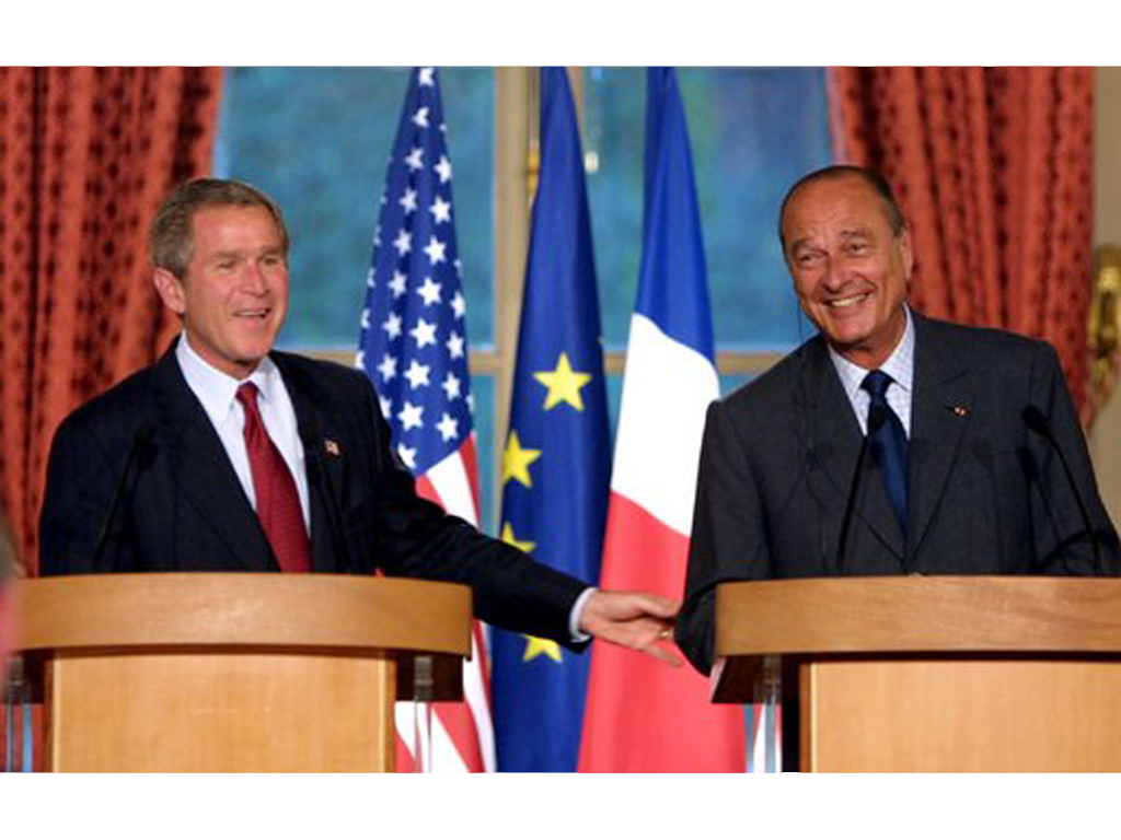 Les présidents américain et français, George W. Bush et Jacques Chirac