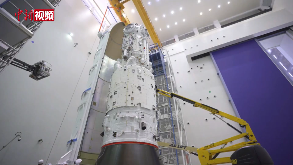 Le module Tianhe de la station spatiale chinoise dans la coiffe du lanceur avant son lancement