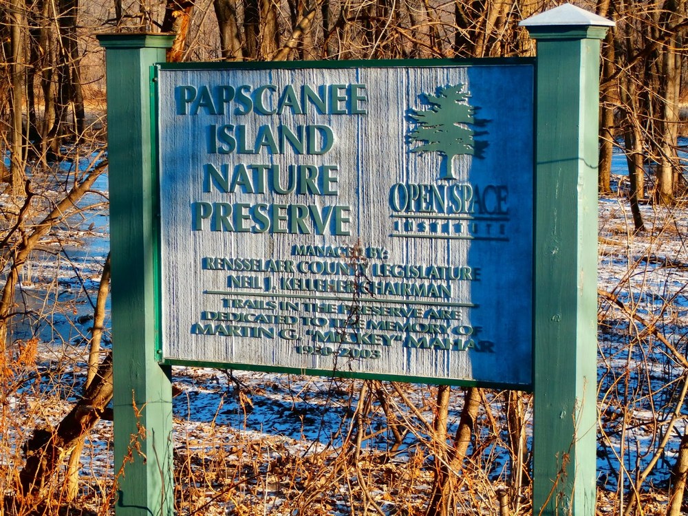 le panneau d'entrée dans  Papscanee Island