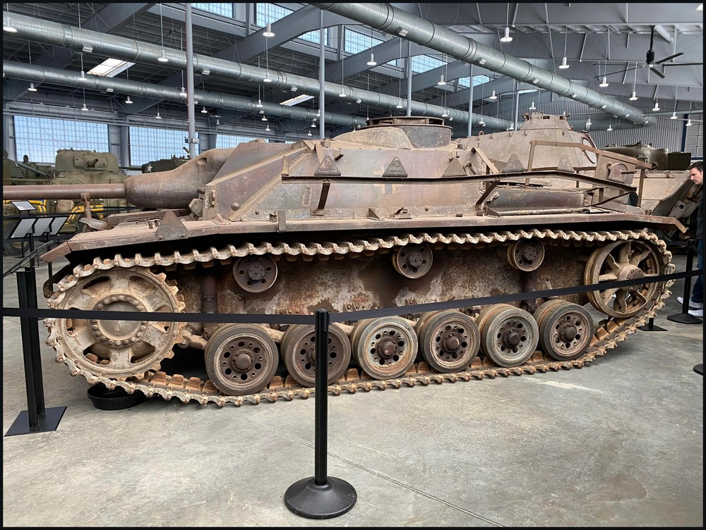 un Stug III Ausf G vu de profil gauche