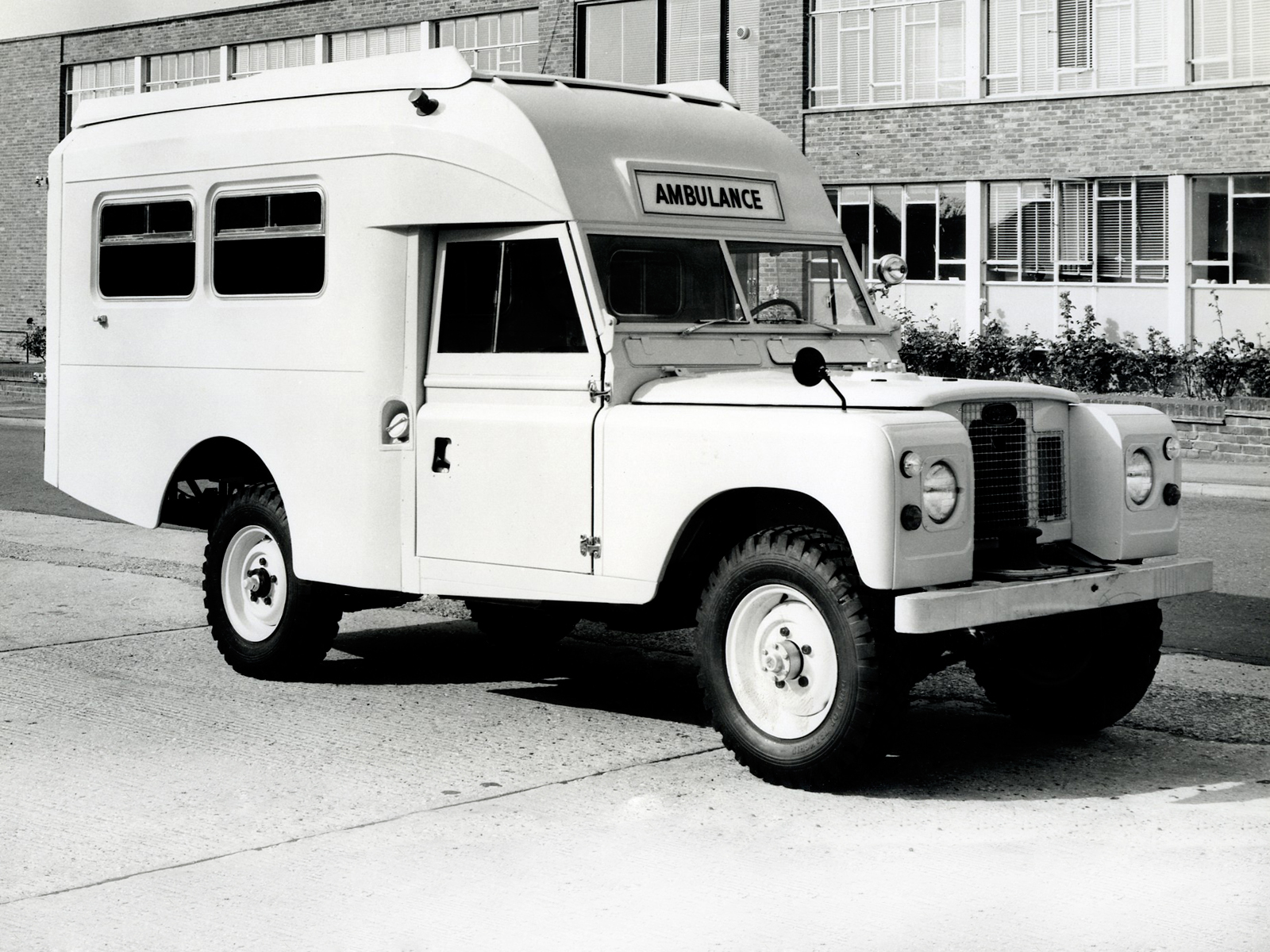 une Land Rover Series III 109 Ambulance