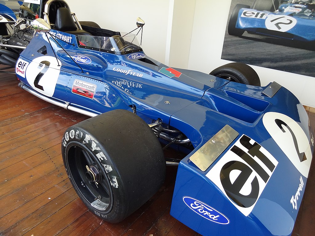 La Tyrrell 003, vue de profil droit (arrière tronqué)