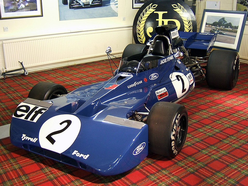 la Tyrrell 003, vue de 3/4 avant gauche