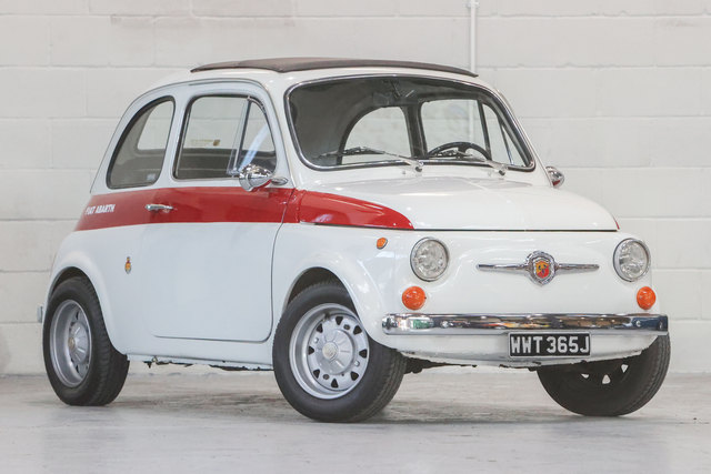 une Fiat 595 Abarth Evocation 1971 vue de 3/4 avant droit