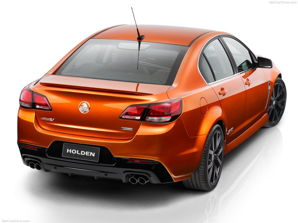 une Holden VF Commodore SSV Concept (2013), vue de 3/4 arrière