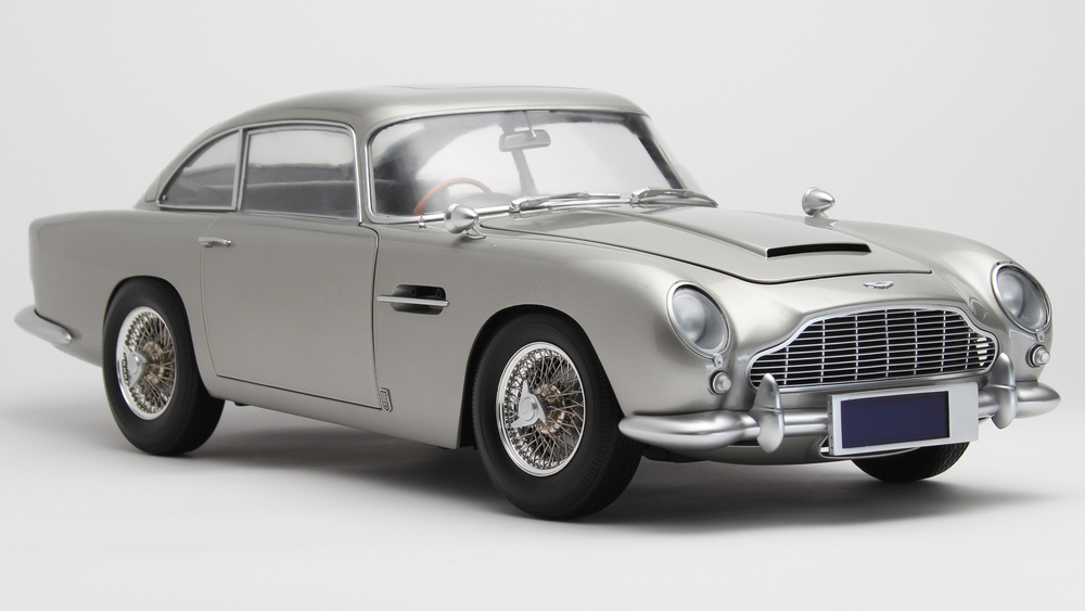 Agora Aston Martin DB5 de Mourir peut attendre