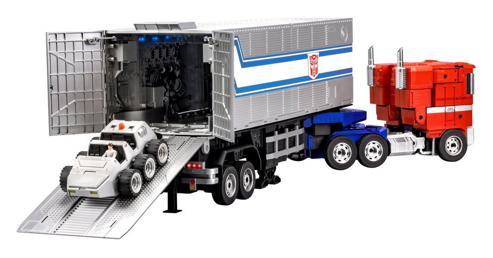 Robosen Optimus Prime, Optimus en camion avec sa remorque ouverte avec le rover qui en descend