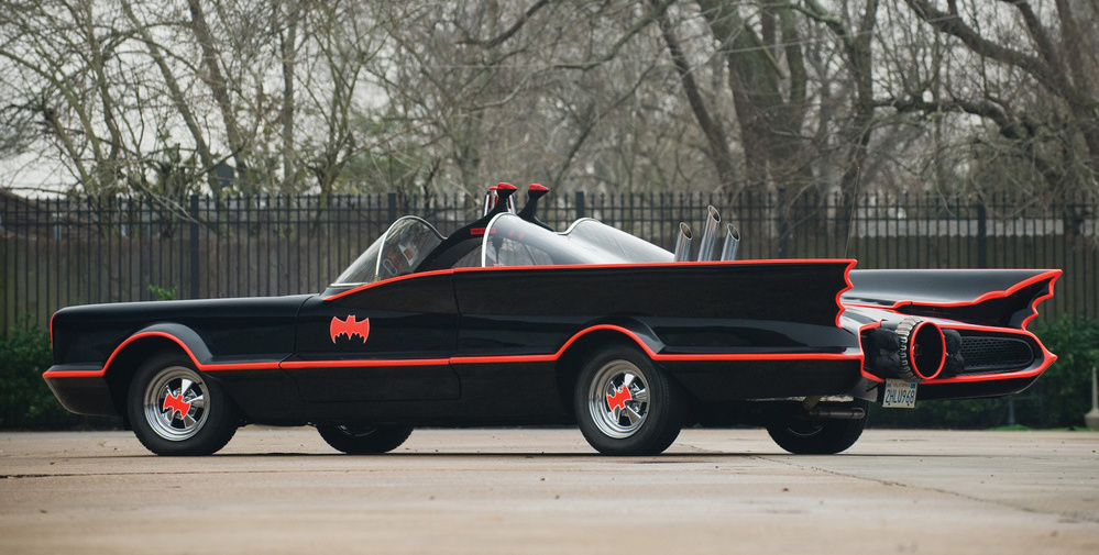 la Batmobile de 1966 vue de 3/4 arrière gauche