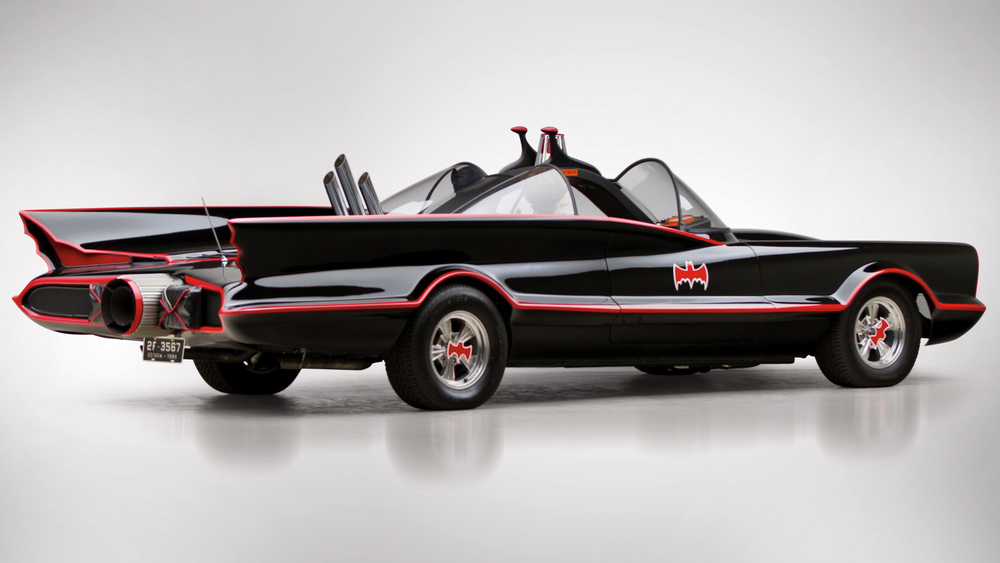 la Batmobile 1966 vue de 3/4 arrière droit