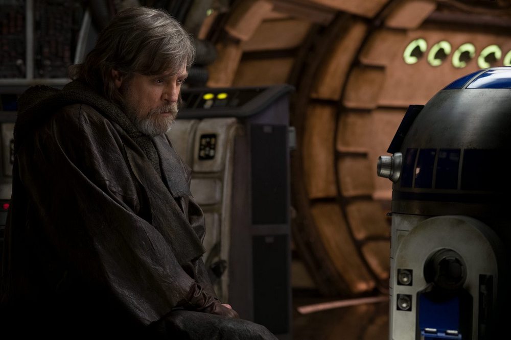 R2-D2 revoit Luke dans le Faucon Millénium