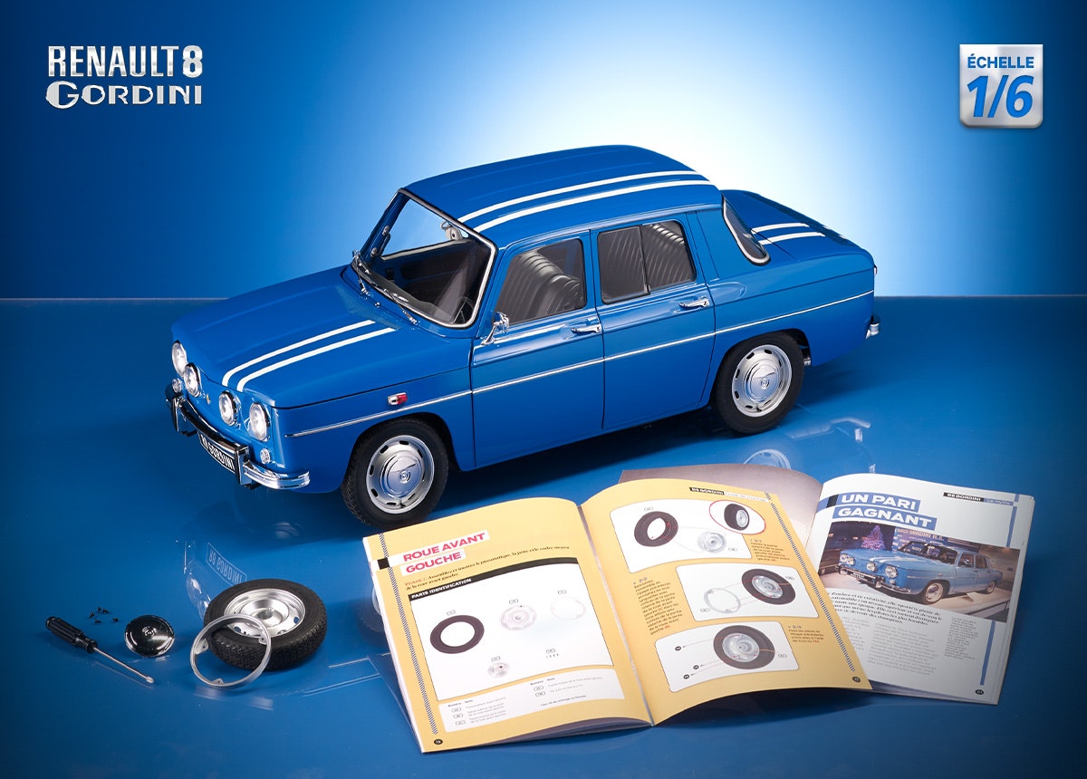 la maquette de la Renault 8 Gordini avec des pièces, un tournevis et 2 fascicules