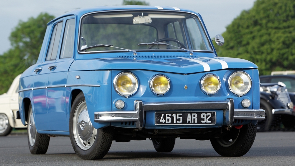 une Renault 8 Gordini 1964–70 vue de 3/4 avant droit