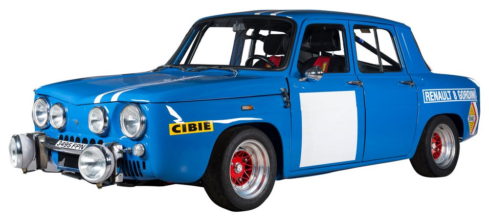 une Renault 8 Gordini 1300 restaurée vue de 3/4 avant gauche