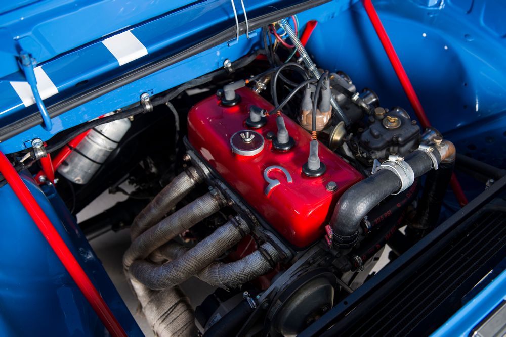 le moteur d'une Renault 8 Gordini 1300 restaurée