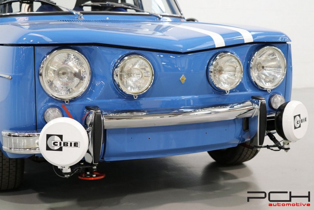 zoom sur la face avant d'une Renault 8 Gordini 1300 Type R1135 - Body-Off!