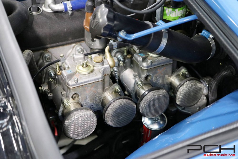 zoom sur le moteur d'une Renault 8 Gordini 1300 Type R1135 - Body-Off!