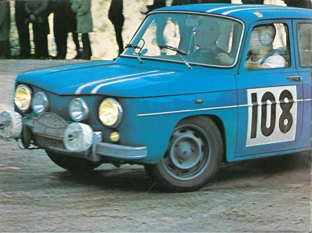 une Renault 8 Gordini 1967 vue de 3/4 avant gauche