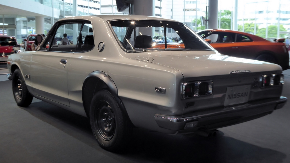 la Nissan Skyline 2 portes Hardtop 2000GT-R de 1972 vue de 3/4 arrière gauche