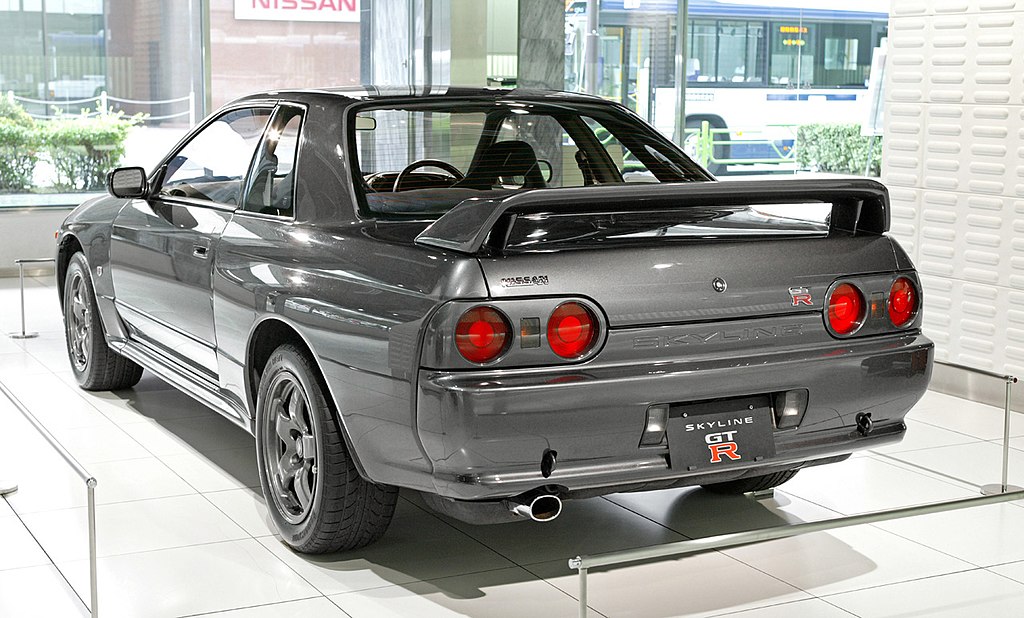 la Nissan Skyline GT-R R32 vue de 3/4 arrière gauche