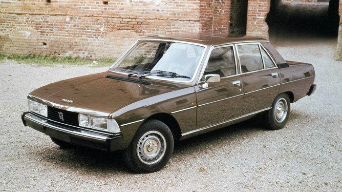 une Peugeot 604 (France) 1975–1980 vue de 3/4 avant gauche