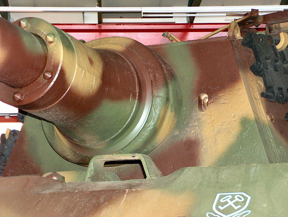 un gros plan sur la base du canon du Tigre II